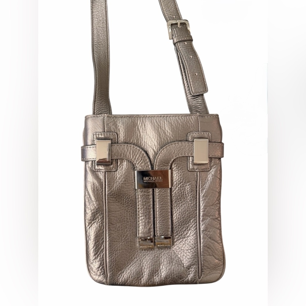 MICHAEL KORS Metallic Silver Pewter Crossbody Bag 🩶